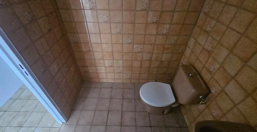 how004_wc